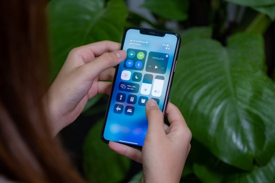 Mẹo tắt trung tâm điều khiển ở màn hình khóa iPhone Mẹo tắt trung tâm điều khiển ở màn hình khóa iPhone