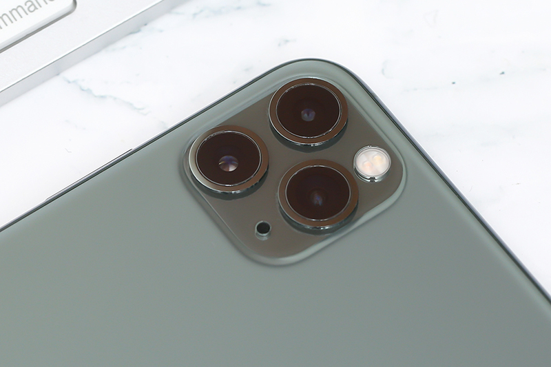 iPhone 11 Pro Max 64GB | Cụm ba camera sau ấn tượng